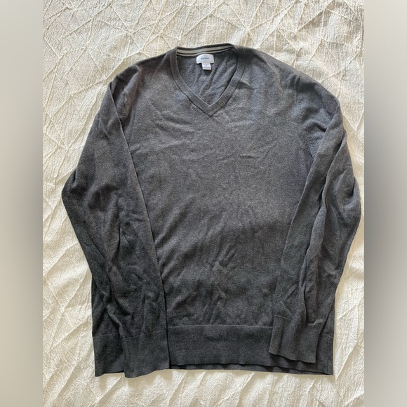 Grey Old Navy sweater - Picture 2 of 2